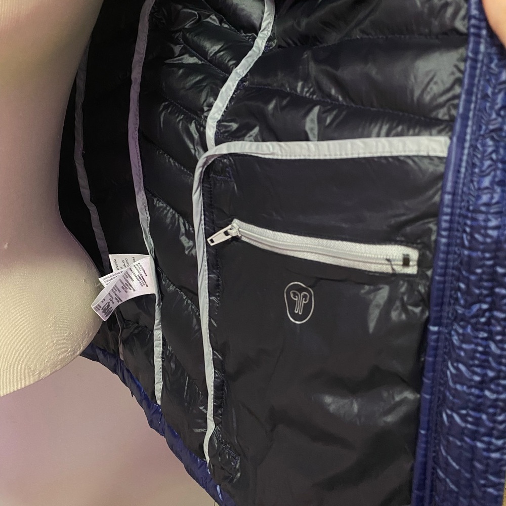 Calvin Klein packable puffer jacket - Picture 6 of 6